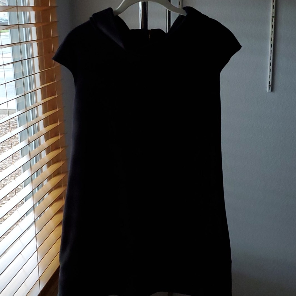 Back sleeveless top with zipper back